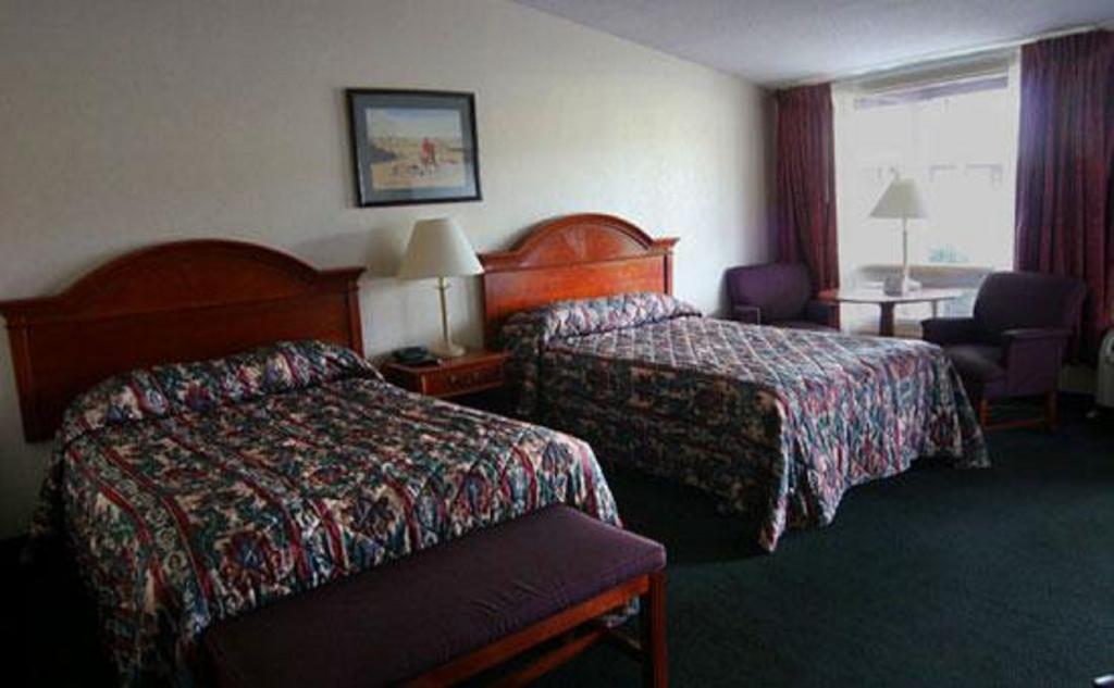 Landmark Motor Inn Glens Falls Habitación foto