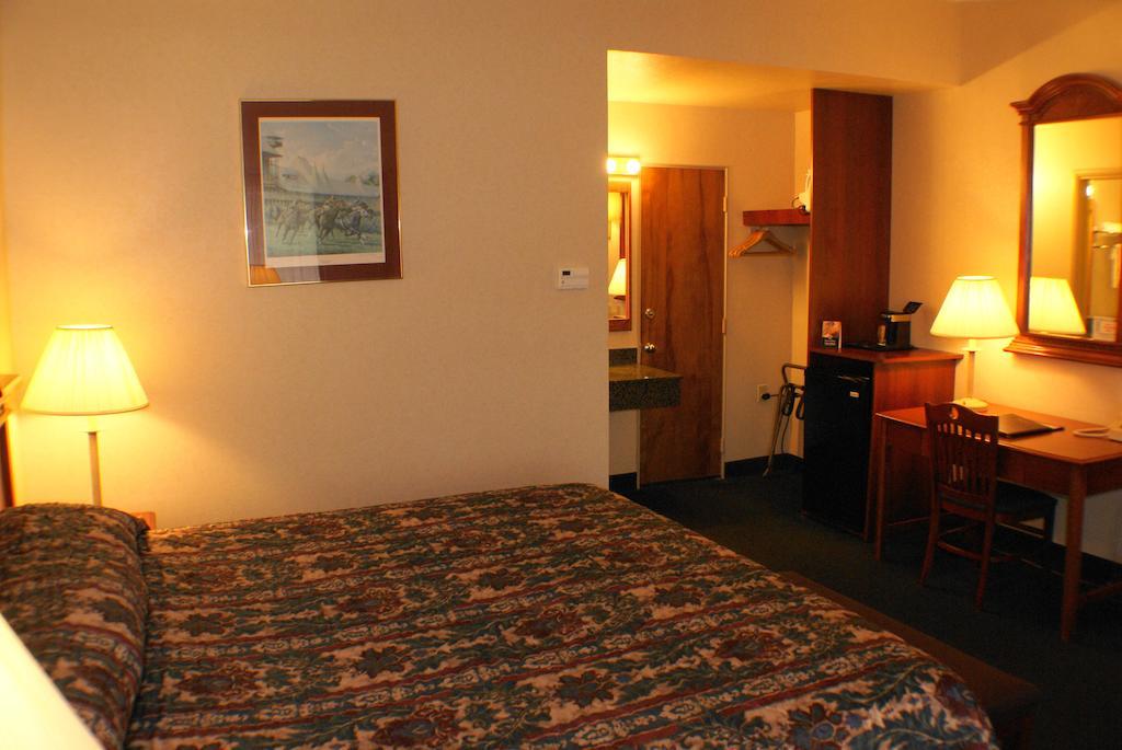 Landmark Motor Inn Glens Falls Habitación foto