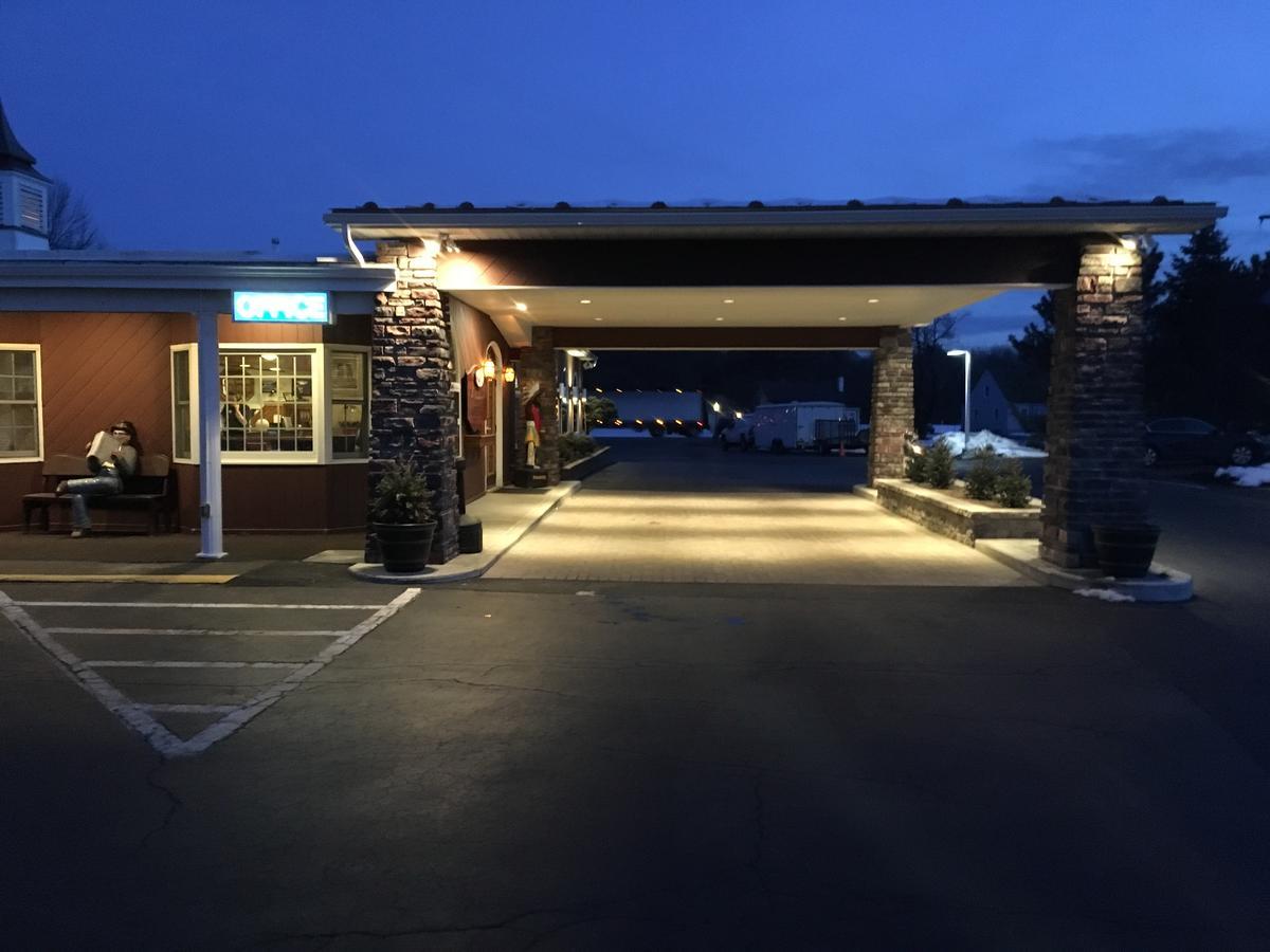 Landmark Motor Inn Glens Falls Exterior foto