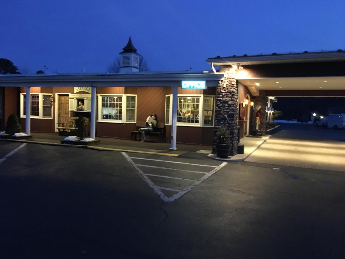Landmark Motor Inn Glens Falls Exterior foto